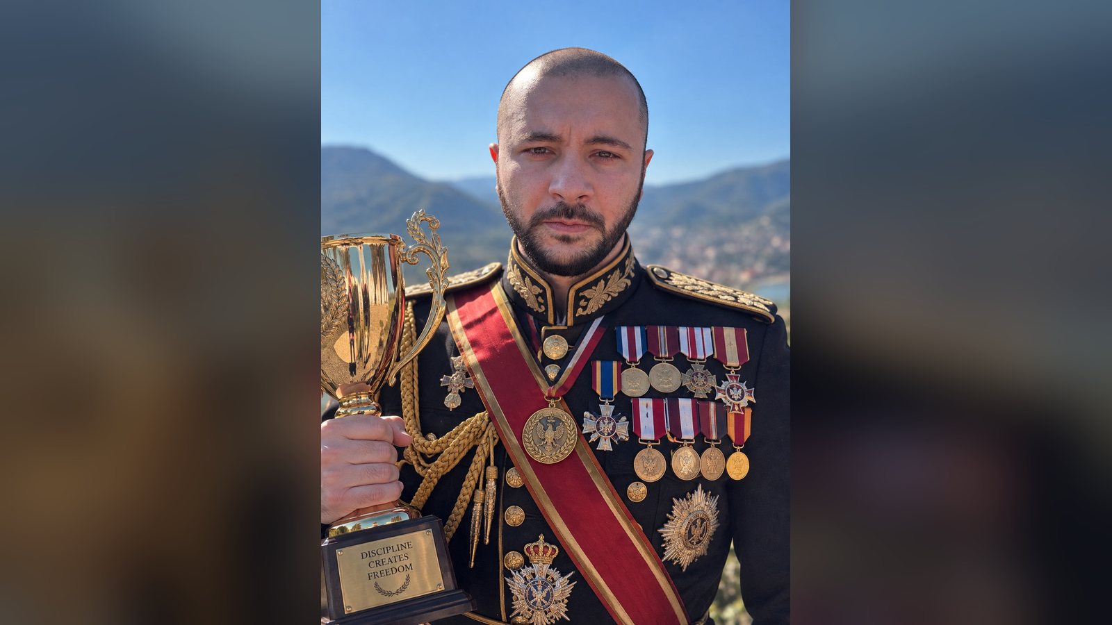 მაქსი დარკოსაძე ჯილდოს მიღებისას